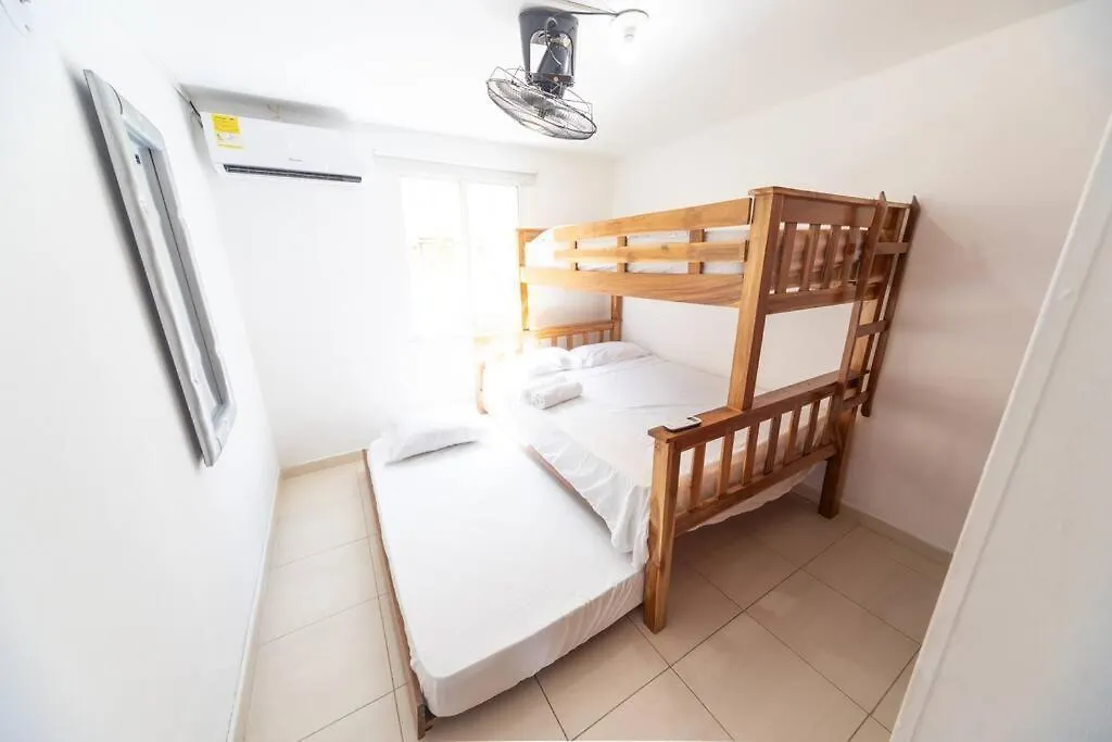 El Bendecido. Amplio Apartamento Entero Con Excelente Ubicacion Y Parqueadero Privado Gratis Las 24 Horas. Daire Cartagena