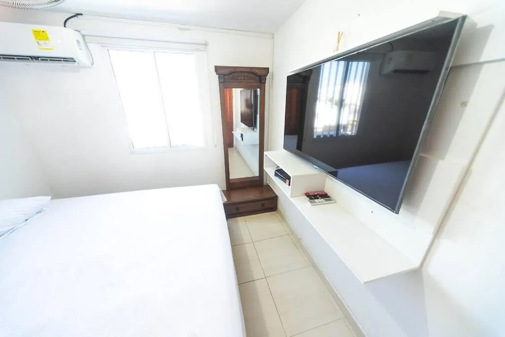 El Bendecido. Amplio Apartamento Entero Con Excelente Ubicacion Y Parqueadero Privado Gratis Las 24 Horas. Daire Cartagena